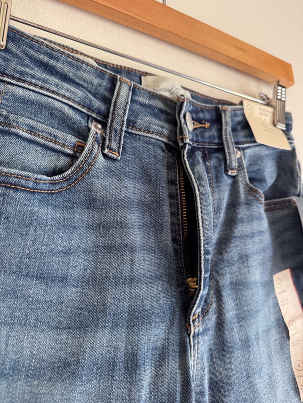 Universal Threads Skinny Jeans - Picture 6 of 6